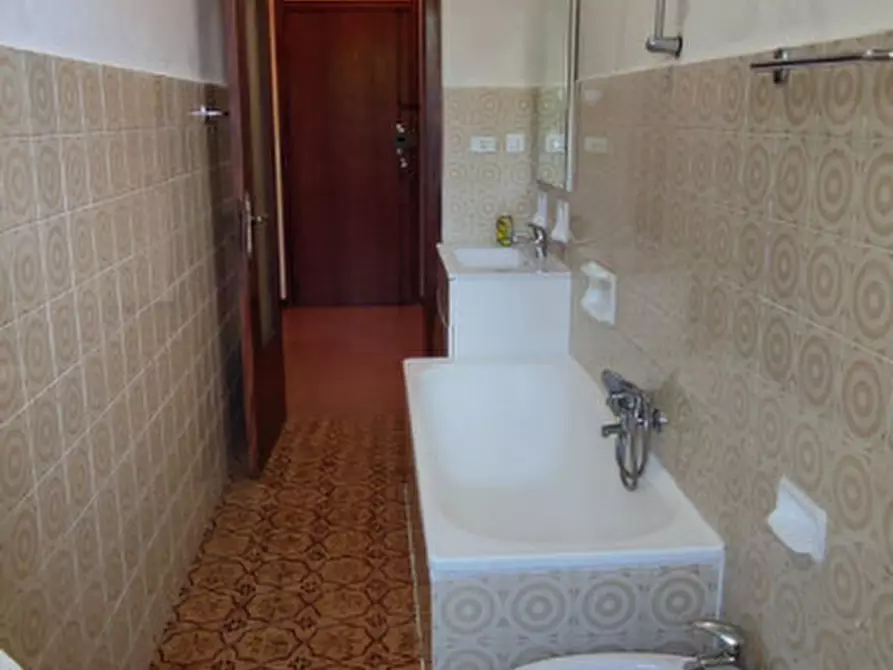 Immagine 8 di Palazzo in vendita  in Via A. E.  Devoto a Chiavari
