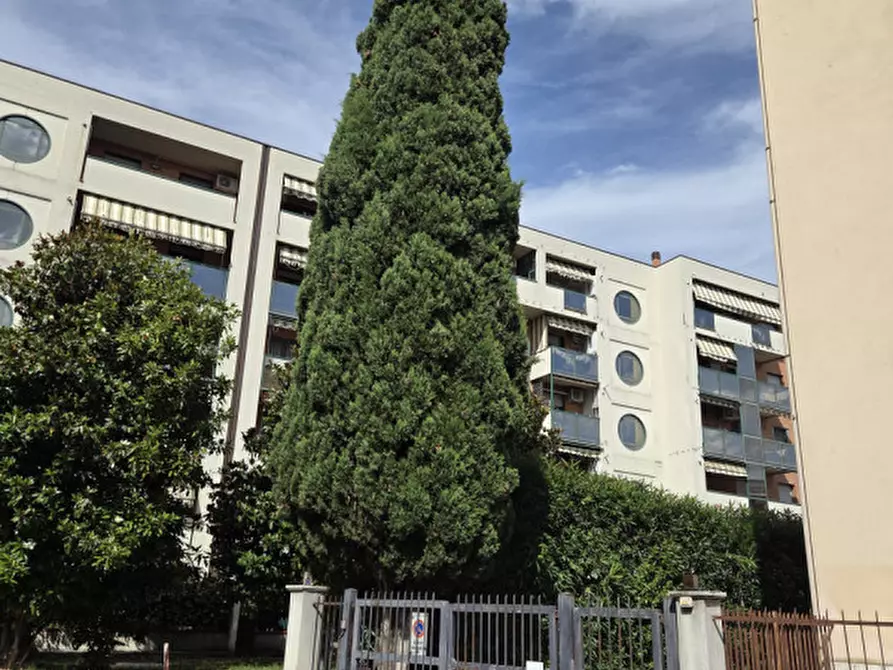 Immagine 1 di Garage in vendita  in via della casella 28 a Firenze