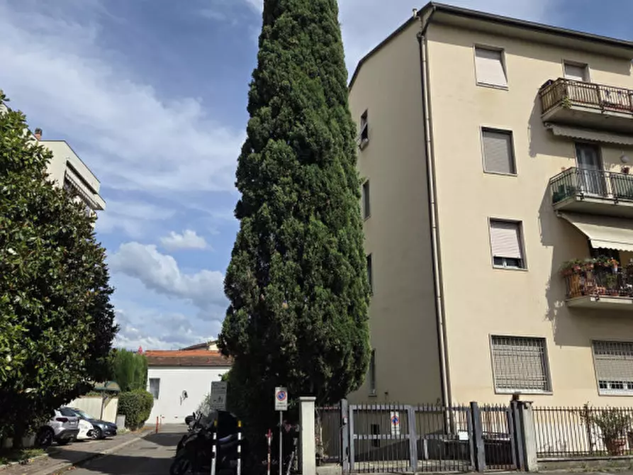 Immagine 2 di Garage in vendita  in via della casella 28 a Firenze