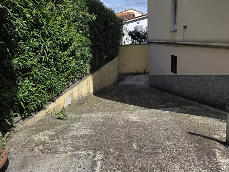 Immagine 3 di Garage in vendita  in via della casella 28 a Firenze