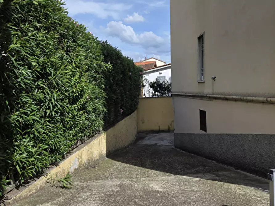 Immagine 4 di Garage in vendita  in via della casella 28 a Firenze