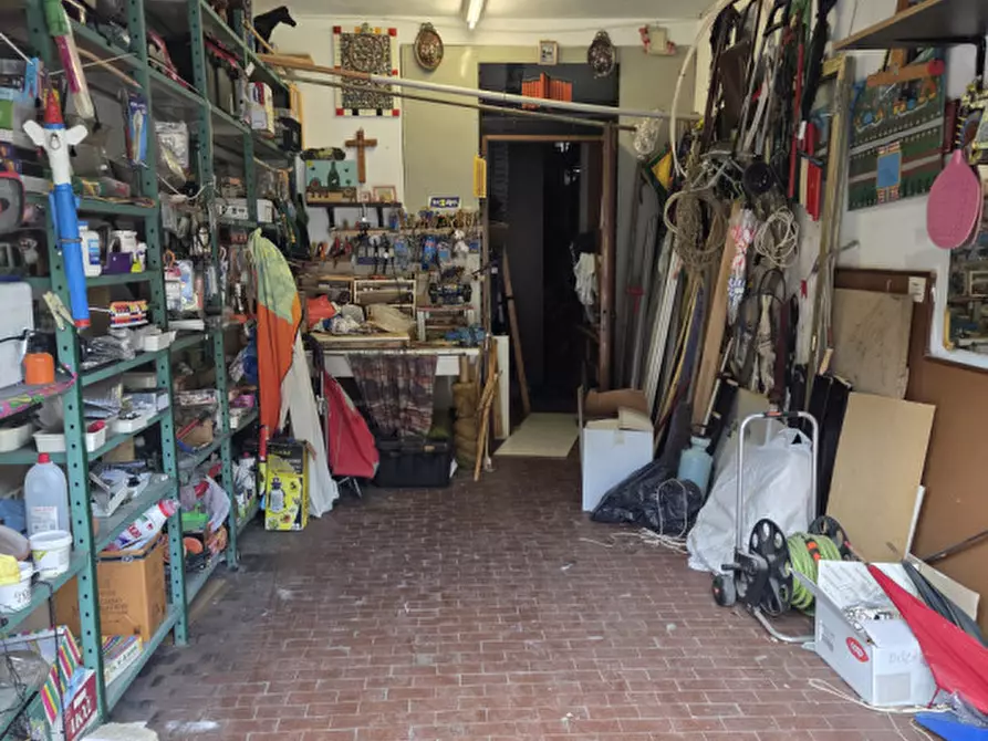 Immagine 5 di Garage in vendita  in via della casella 28 a Firenze