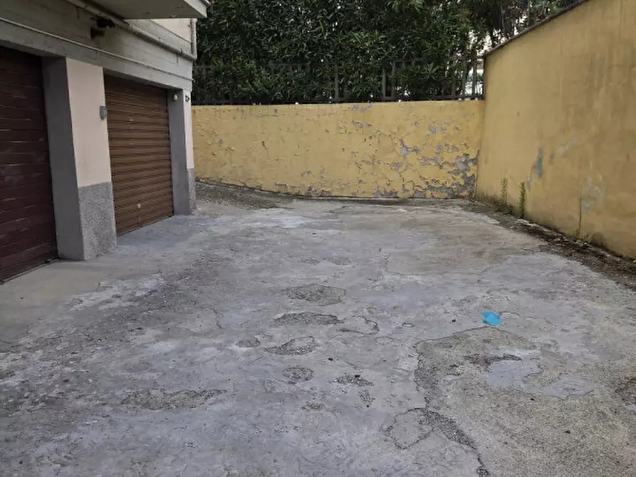 Immagine 8 di Garage in vendita  in via della casella 28 a Firenze