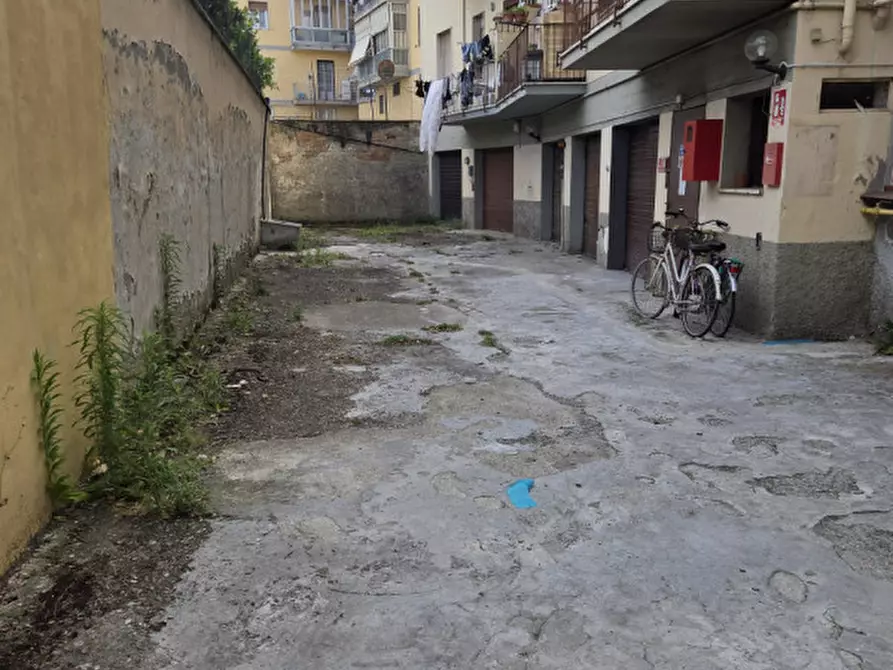Immagine 9 di Garage in vendita  in via della casella 28 a Firenze