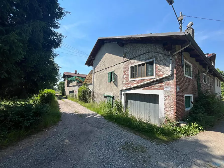Immagine 3 di Casa indipendente in vendita  in Strada Raviola, 2 a Bairo