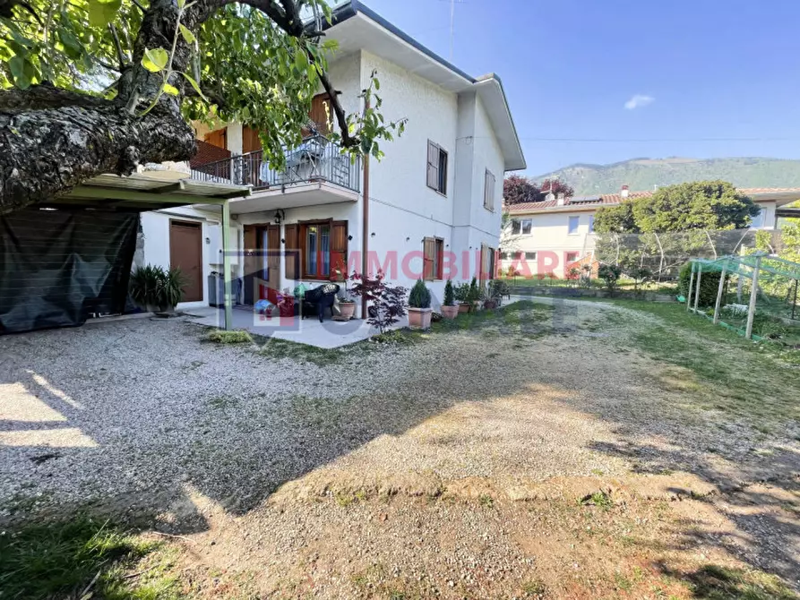 Immagine 1 di Casa bifamiliare in vendita  in Via Giovanni Pascoli, 20 36010 Chiuppano (VI) a Chiuppano