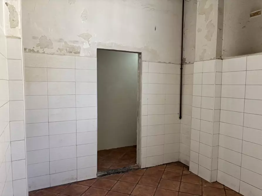 Immagine 18 di Negozio in affitto  in VIA LULLI a Firenze