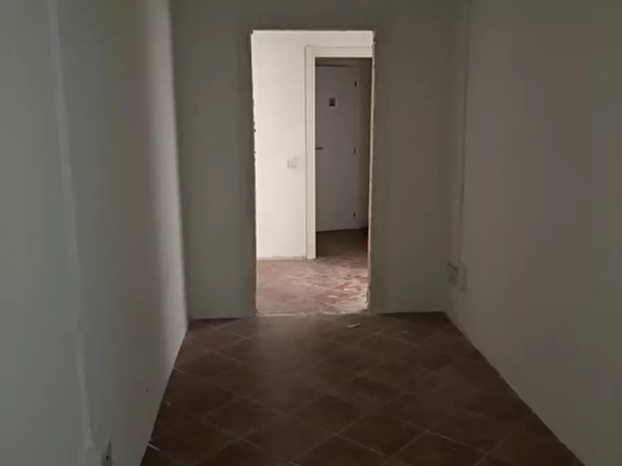 Immagine 21 di Negozio in affitto  in VIA LULLI a Firenze