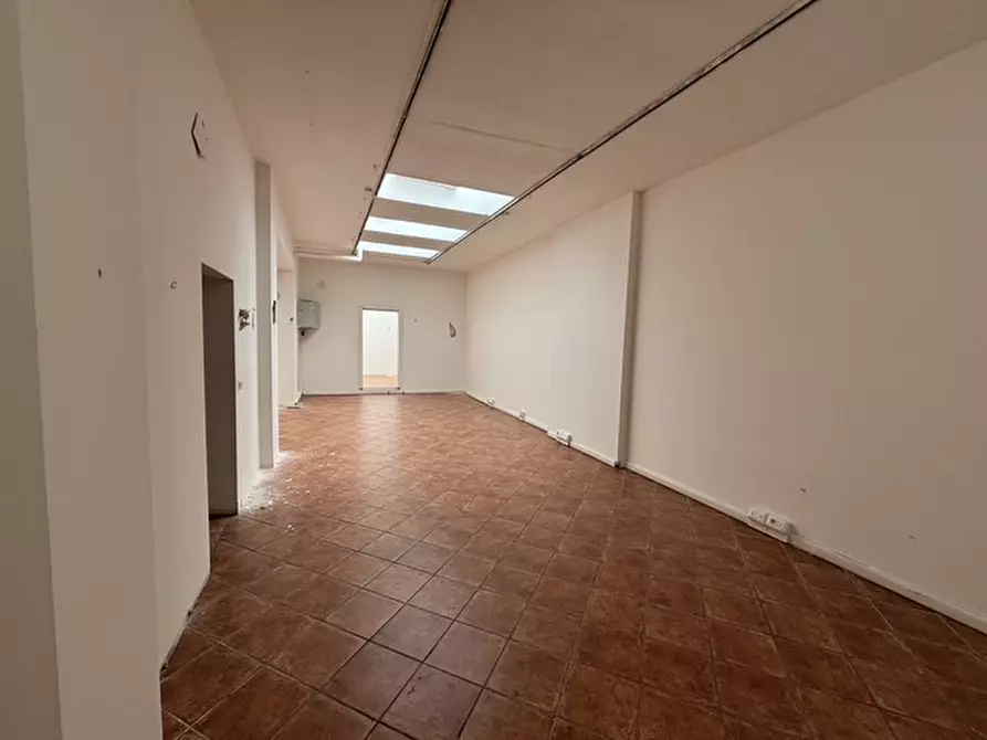 Immagine 26 di Negozio in affitto  in VIA LULLI a Firenze