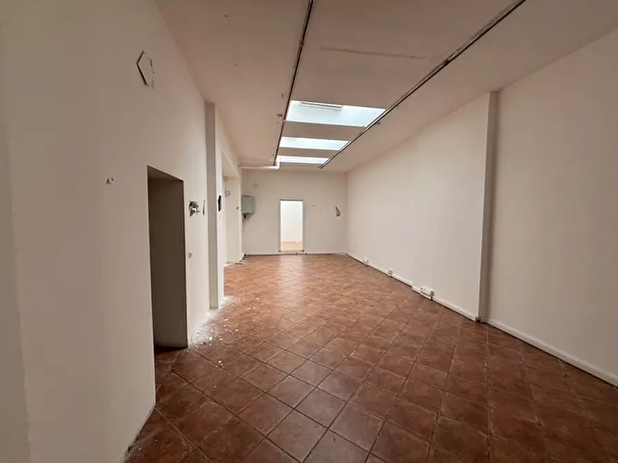 Immagine 27 di Negozio in affitto  in VIA LULLI a Firenze