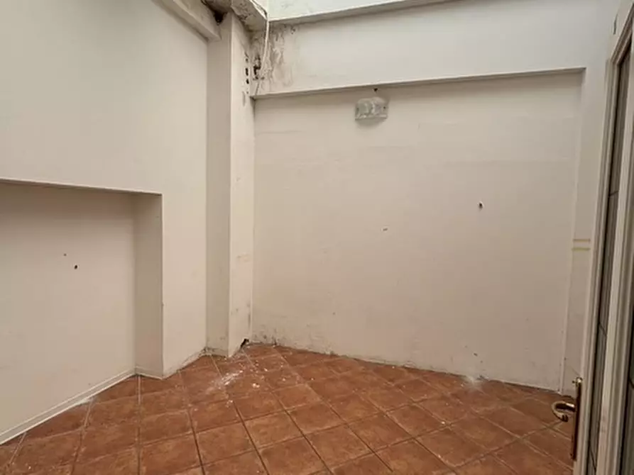 Immagine 28 di Negozio in affitto  in VIA LULLI a Firenze
