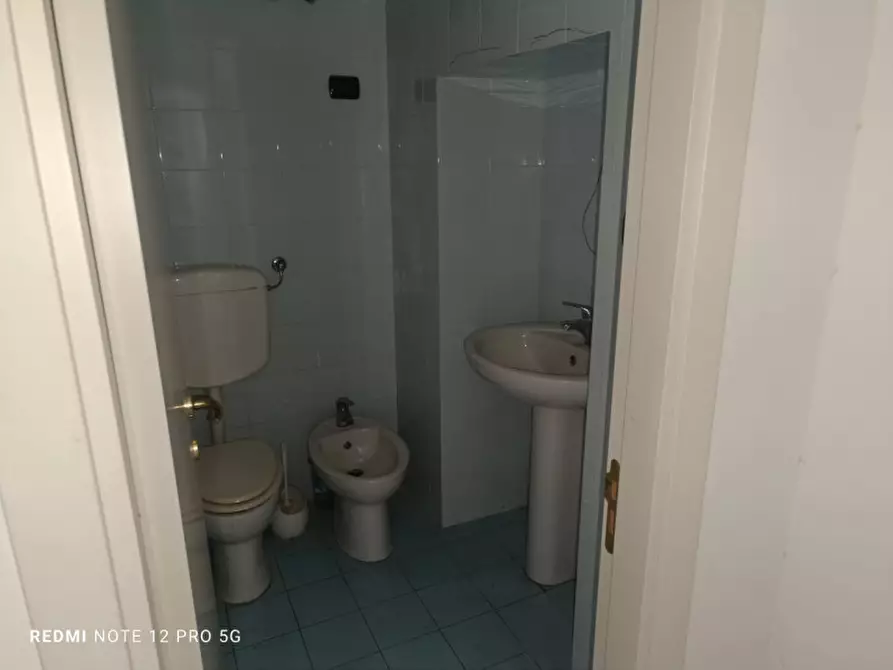 Immagine 4 di Negozio in affitto  in Via Vittime civili di guerra del 1944 a Macerata