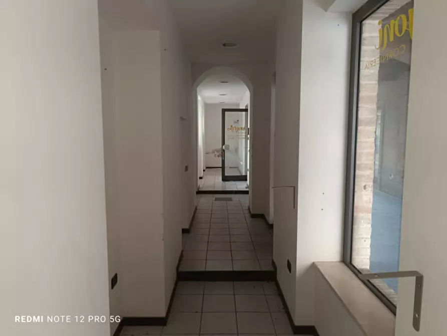 Immagine 7 di Negozio in affitto  in Via Vittime civili di guerra del 1944 a Macerata