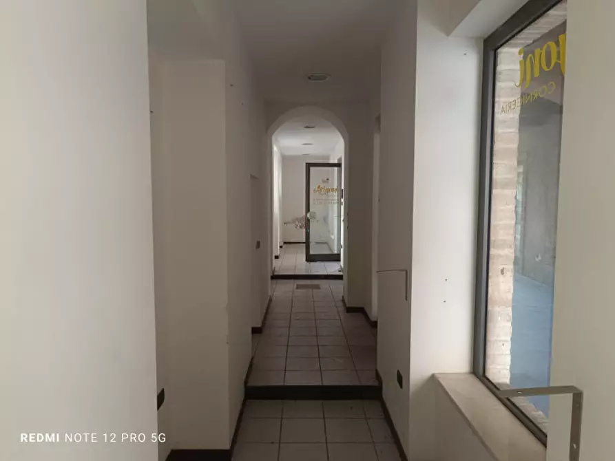 Immagine 10 di Negozio in affitto  in Via Vittime civili di guerra del 1944 a Macerata