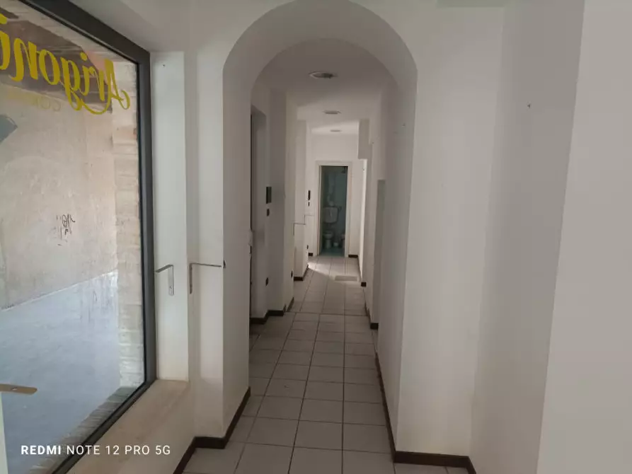 Immagine 11 di Negozio in affitto  in Via Vittime civili di guerra del 1944 a Macerata