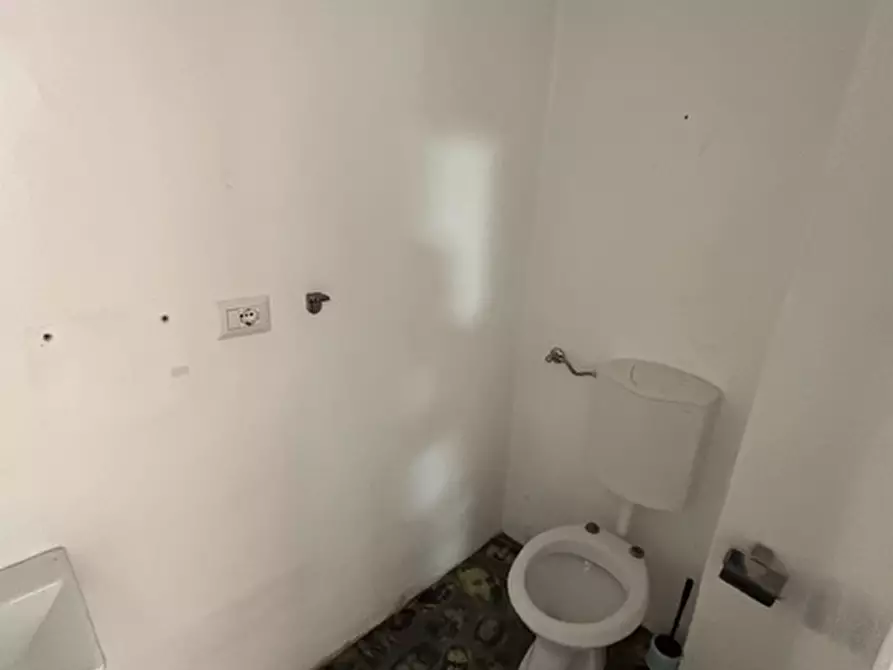 Immagine 6 di Negozio in affitto  in VIA LULLI a Firenze
