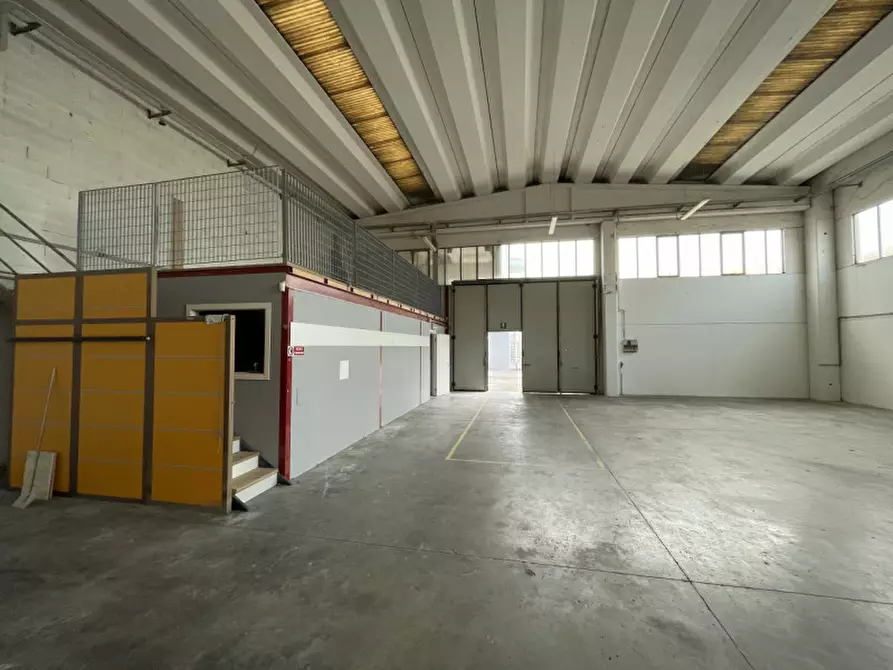 Immagine 1 di Capannone industriale in affitto  in Via Piccà Grolli a Rubano