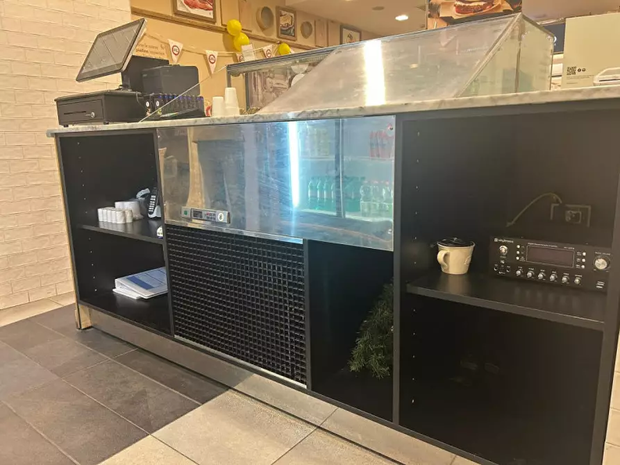Immagine 2 di Attività commerciale in vendita  in parco leonardo a Fiumicino