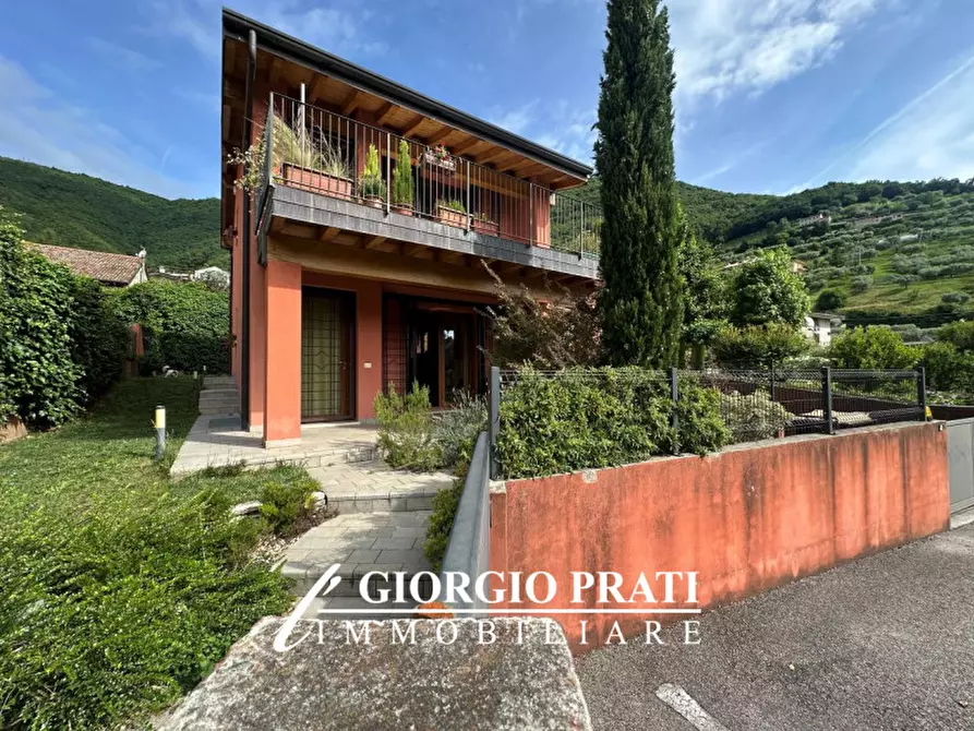 Immagine 1 di Casa indipendente in vendita  in Contrà Chiesa Valrovina a Bassano Del Grappa
