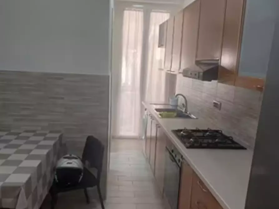 Immagine 1 di Appartamento in affitto  in San Cosmo Fuori Porta Nolana n.52 a Napoli