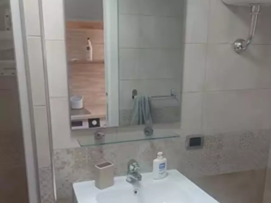 Immagine 6 di Appartamento in affitto  in San Cosmo Fuori Porta Nolana n.52 a Napoli