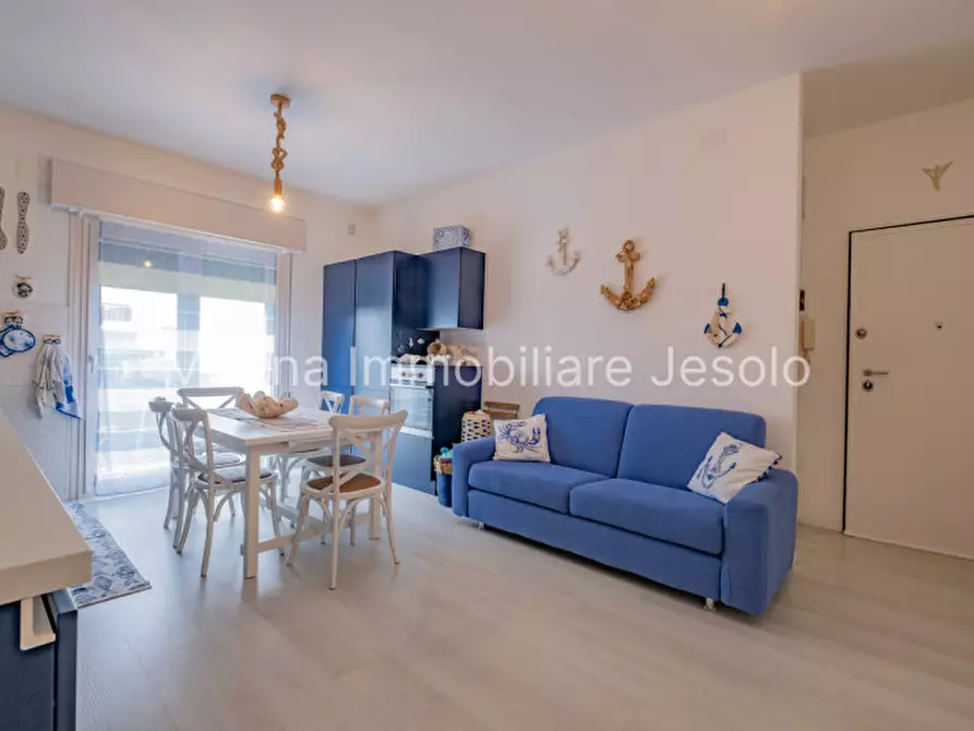 Immagine 2 di Appartamento in vendita  in Via Andrea Bafile a Jesolo