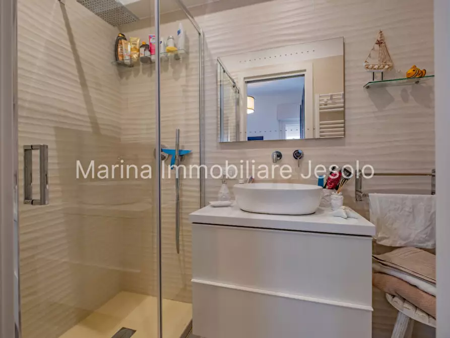 Immagine 15 di Appartamento in vendita  in Via Andrea Bafile a Jesolo