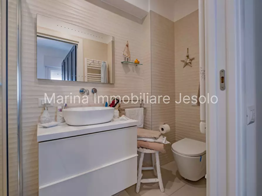Immagine 16 di Appartamento in vendita  in Via Andrea Bafile a Jesolo