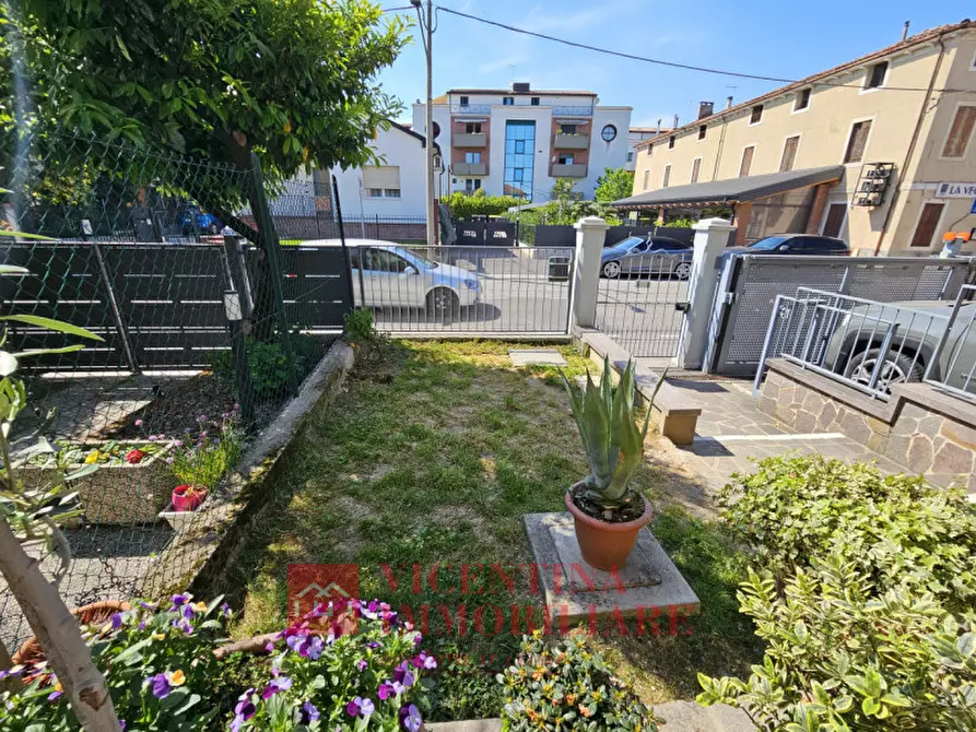 Immagine 1 di Appartamento in vendita  in Via Astichello 104 a Vicenza