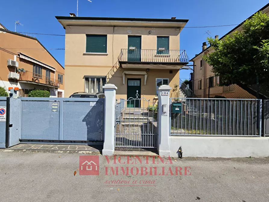 Immagine 2 di Appartamento in vendita  in Via Astichello 104 a Vicenza