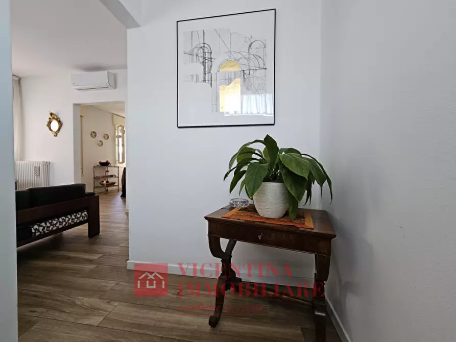 Immagine 3 di Appartamento in vendita  in Via Astichello 104 a Vicenza