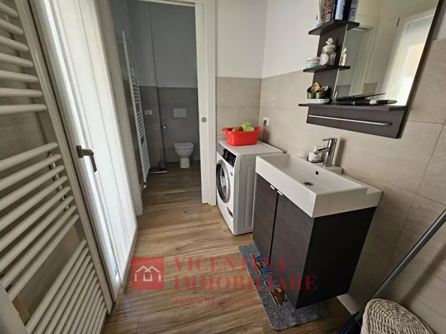 Immagine 21 di Appartamento in vendita  in Via Astichello 104 a Vicenza