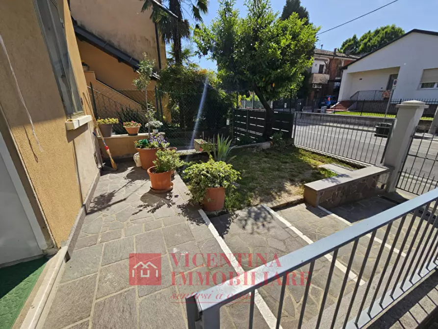 Immagine 22 di Appartamento in vendita  in Via Astichello 104 a Vicenza