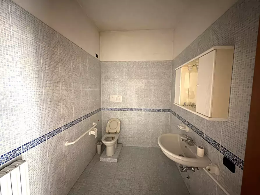 Immagine 4 di Ufficio in vendita  in Via Achille Grandi a Desio