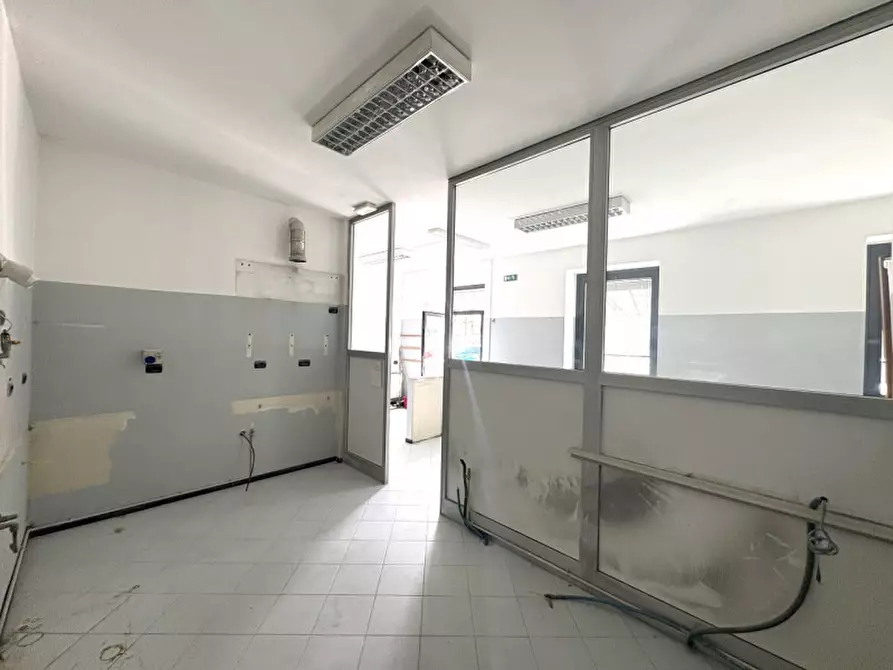 Immagine 10 di Ufficio in vendita  in Via Achille Grandi a Desio