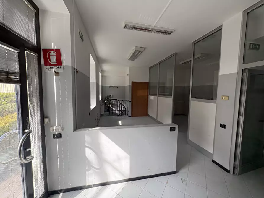 Immagine 13 di Ufficio in vendita  in Via Achille Grandi a Desio