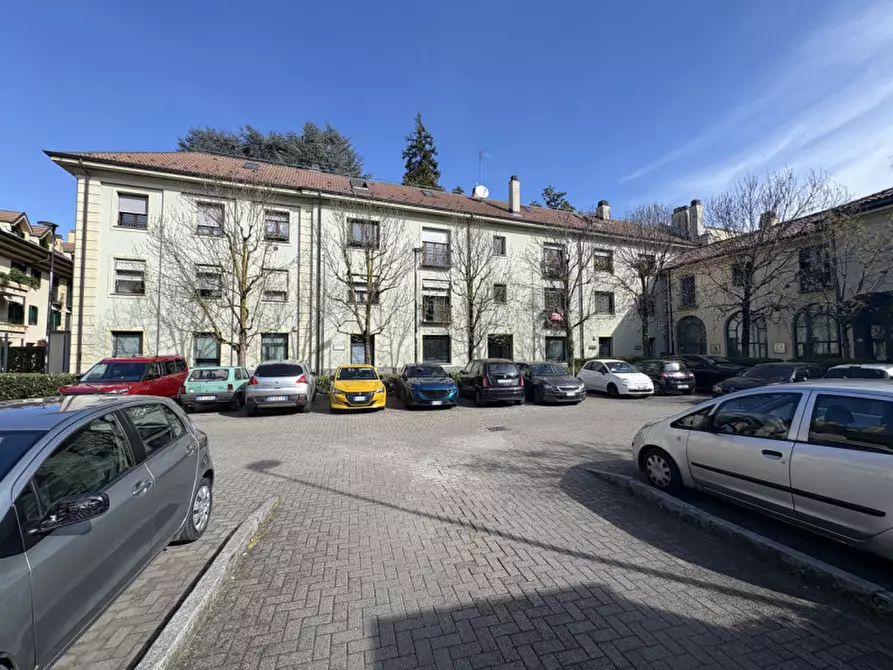 Immagine 18 di Ufficio in vendita  in Via Achille Grandi a Desio