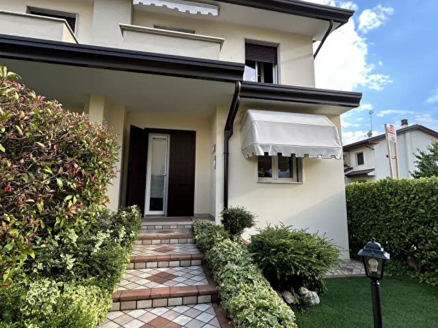 Immagine 1 di Casa bifamiliare in vendita  a Scorzè
