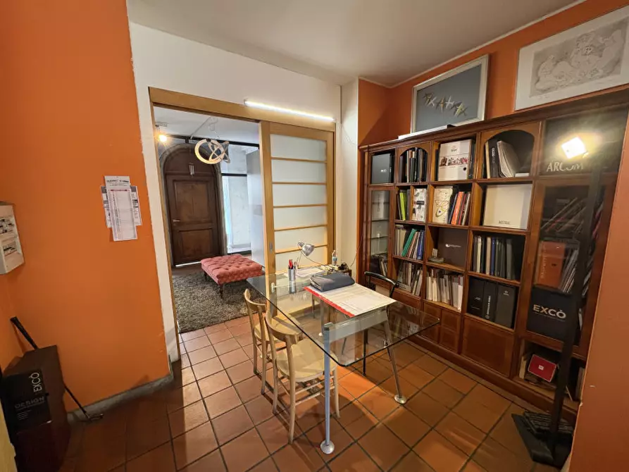 Immagine 25 di Negozio in vendita  in Via Caduti della Liberazione a Saronno