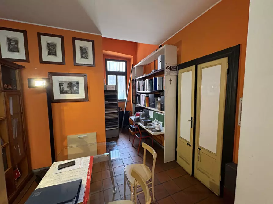 Immagine 28 di Negozio in vendita  in Via Caduti della Liberazione a Saronno