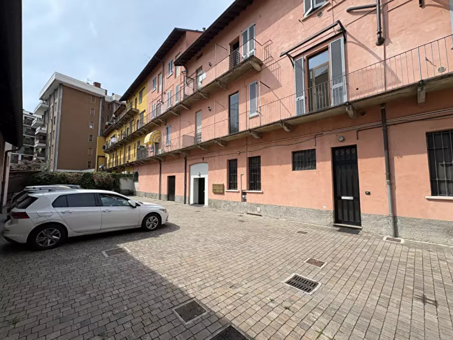 Immagine 29 di Negozio in vendita  in Via Caduti della Liberazione a Saronno