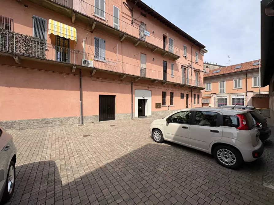 Immagine 30 di Negozio in vendita  in Via Caduti della Liberazione a Saronno