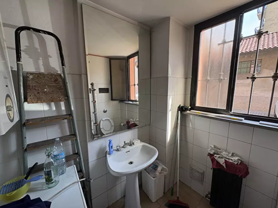 Immagine 31 di Negozio in vendita  in Via Caduti della Liberazione a Saronno