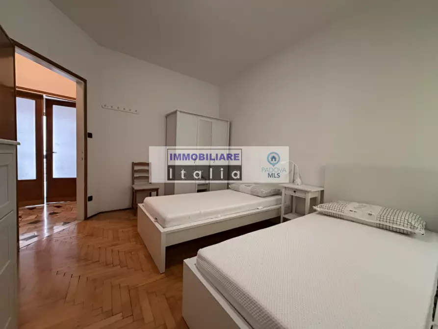 Immagine 2 di Appartamento in affitto  in via delle piazze a Padova