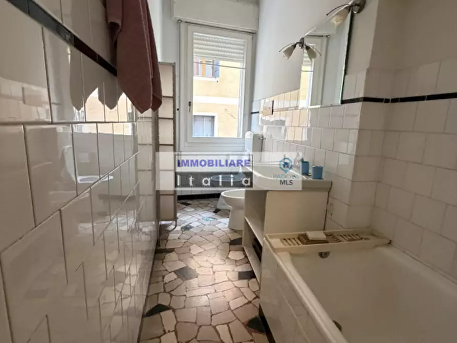 Immagine 7 di Appartamento in affitto  in via delle piazze a Padova
