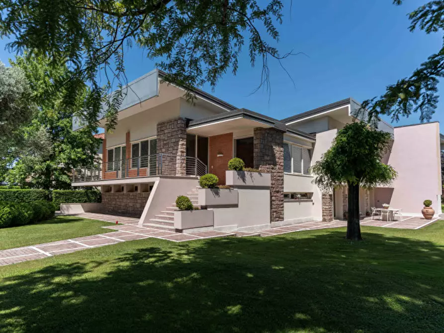Immagine 1 di Villa in vendita  in Via Vittorio Veneto, 28 a Tombolo