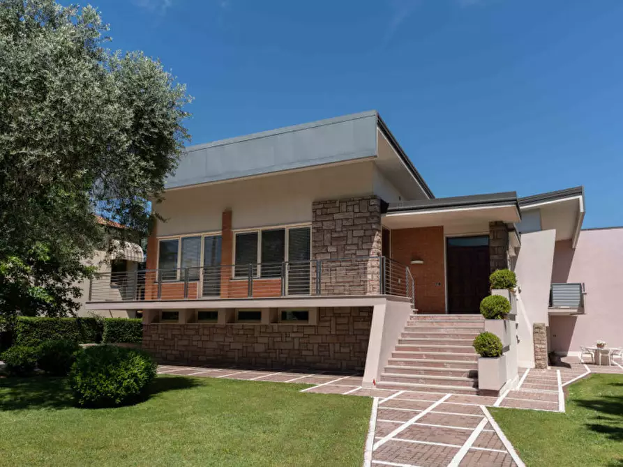 Immagine 2 di Villa in vendita  in Via Vittorio Veneto, 28 a Tombolo