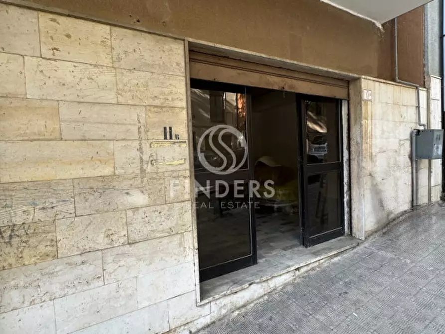 Immagine 1 di Magazzino in vendita  in via genova a Reggio Di Calabria