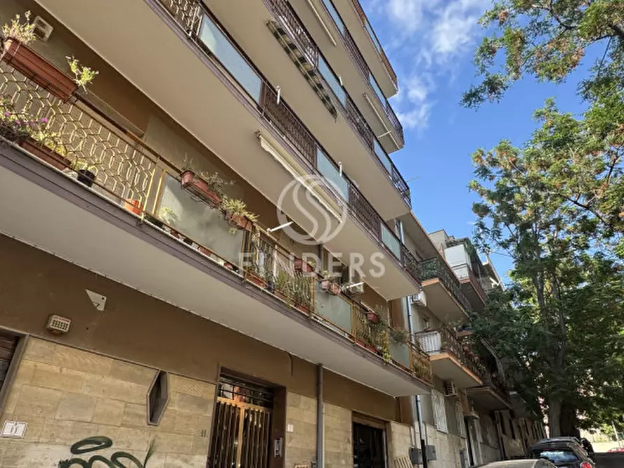 Immagine 9 di Magazzino in vendita  in via genova a Reggio Di Calabria