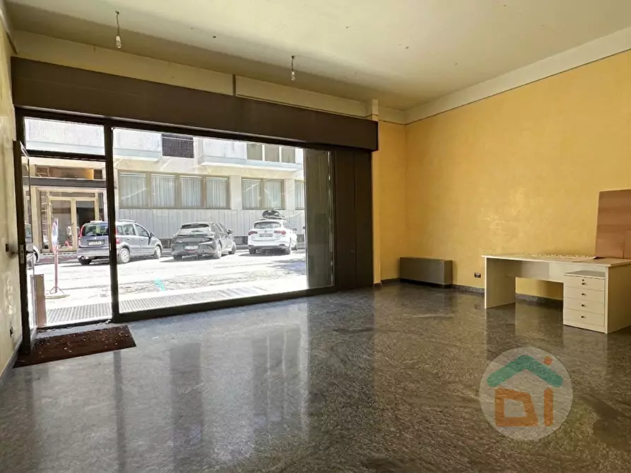 Immagine 19 di Negozio in vendita  in Via Vincenzo Bellini a Gorizia